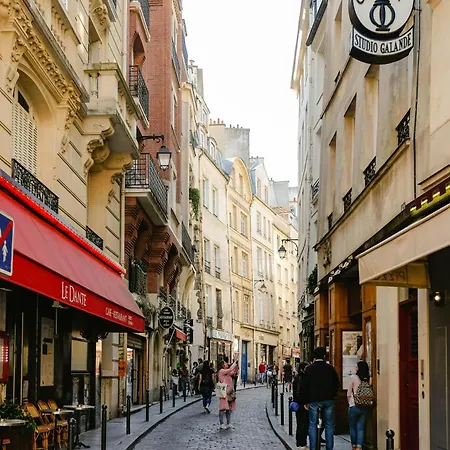 L'elegance A La Parisienne * Париж