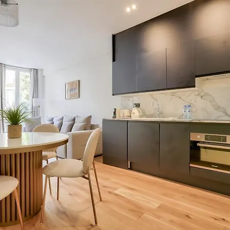 Beautiful 2br In Center Of Apartament *