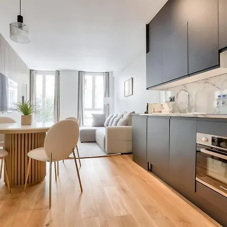 Beautiful 2br In Center Of Apartament Paryż