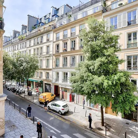 Beautiful 2br In Center Of Paryż