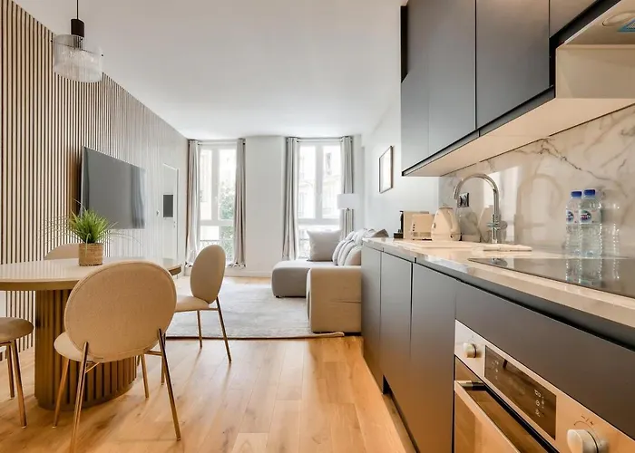 Beautiful 2br In Center Of *