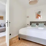 Beautiful 2br In Center Of * פריז
