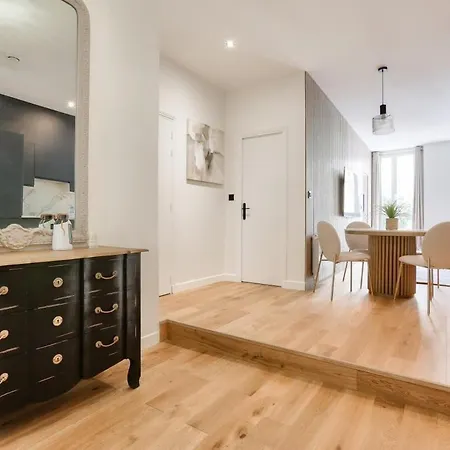 Beautiful 2br In Center Of דירה
