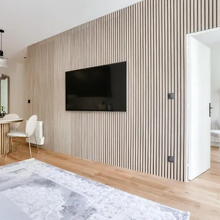 Beautiful 2br In Center Of 아파트
